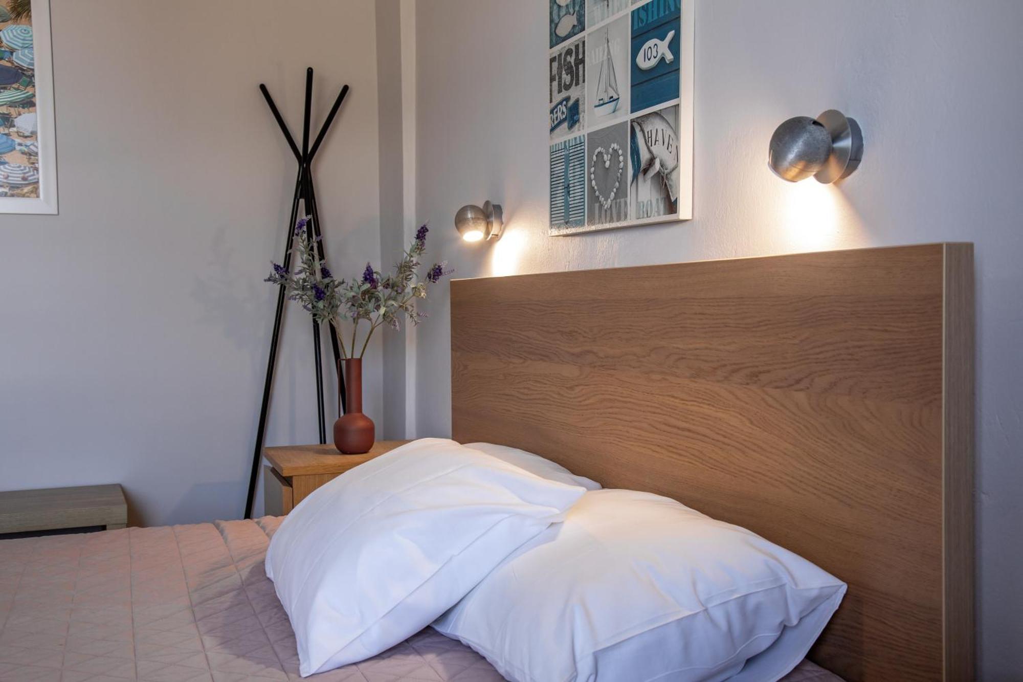 Nefeli Rooms Agia Marina  Ngoại thất bức ảnh
