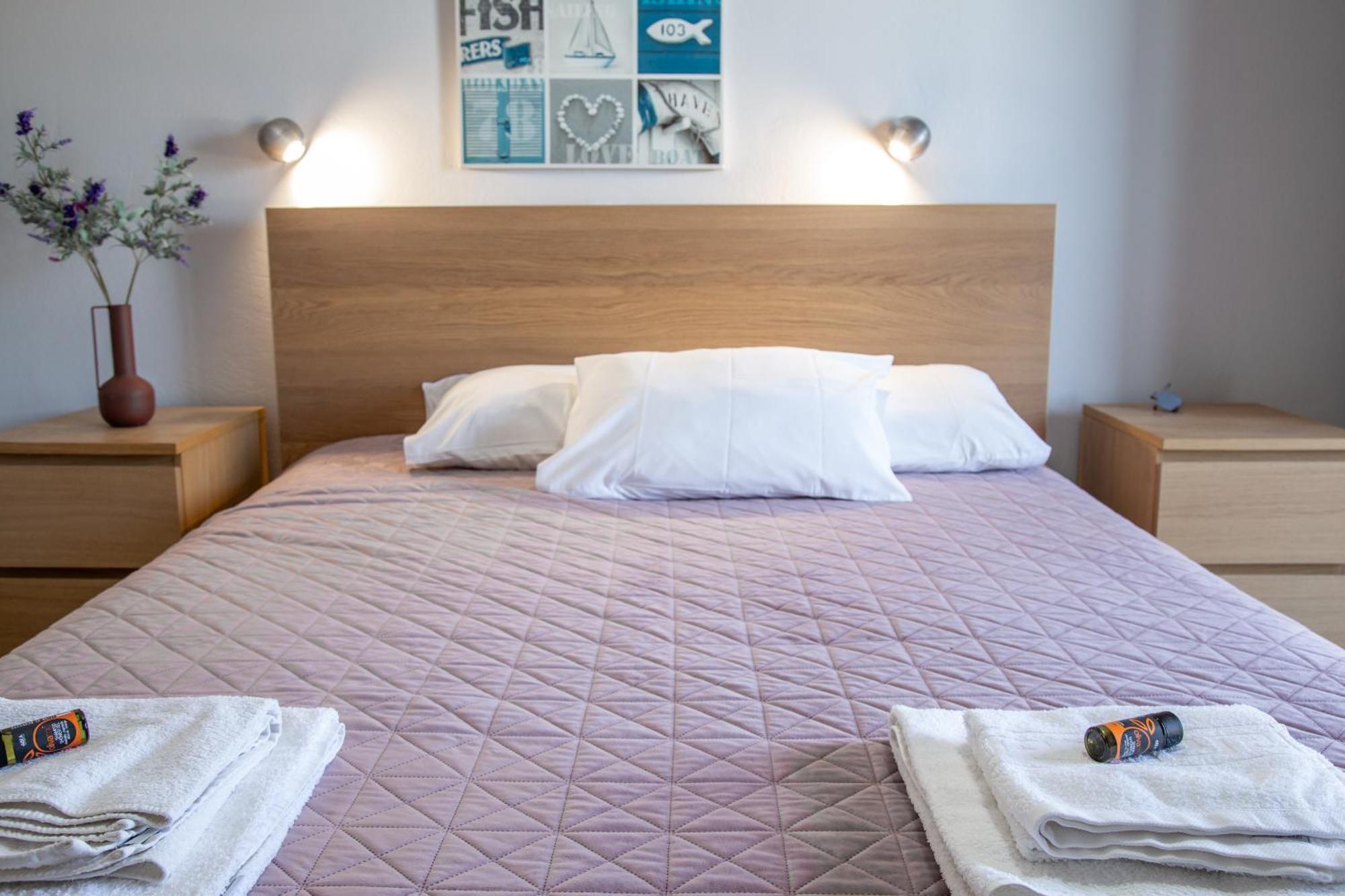 Nefeli Rooms Agia Marina  Ngoại thất bức ảnh